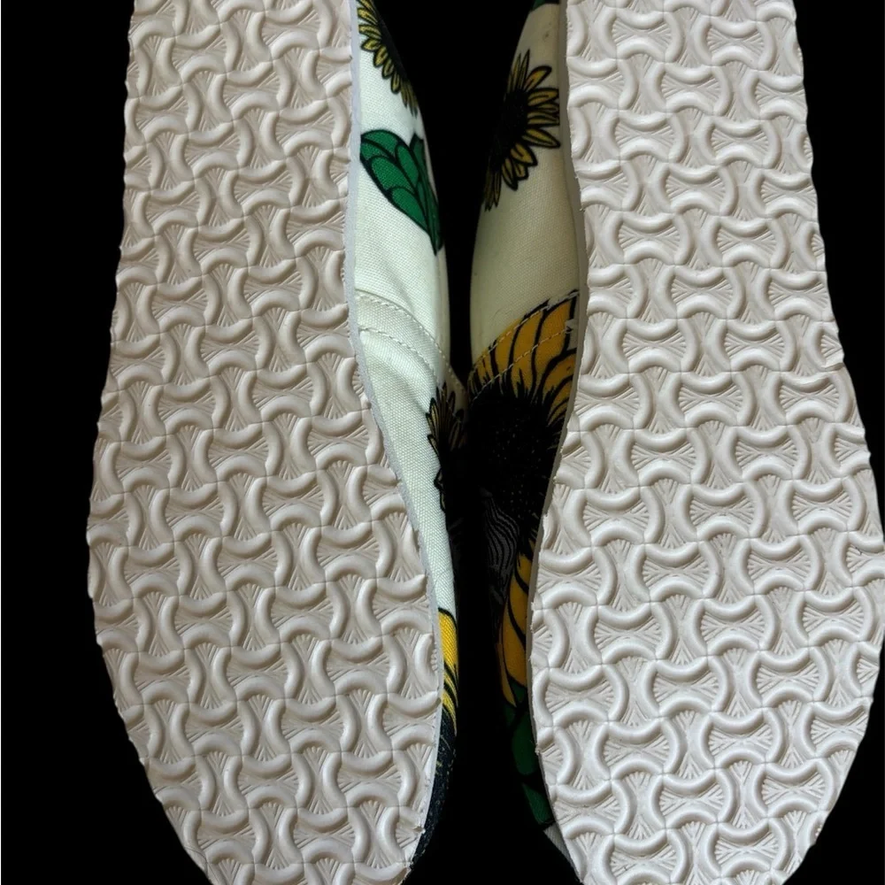 Groove Women's Elephant Sunflower Flats Slip On Boho Shoes - Picture 4 of 6